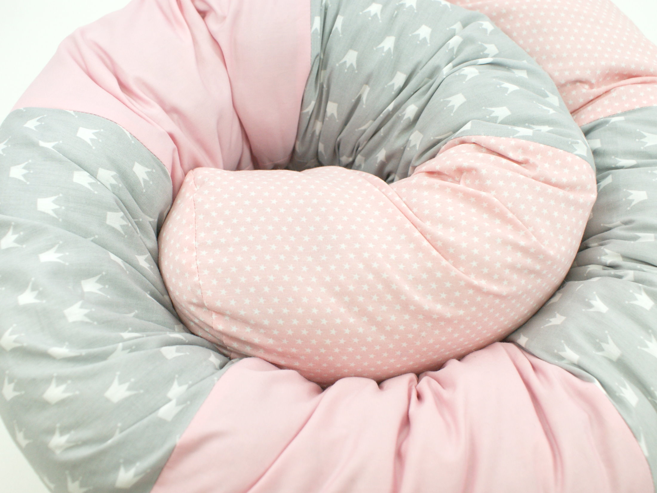 Baby Bettschlange Nestchen "Kronen" rosa hellgrau